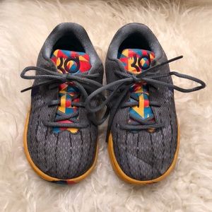 Kids size 8 Nike kicks